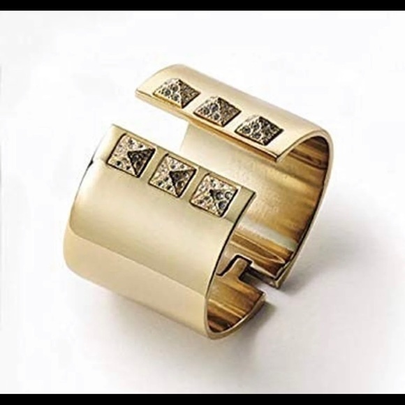 VICTORIA SECRET GOLD CUFF BRACELET - Picture 2 of 6